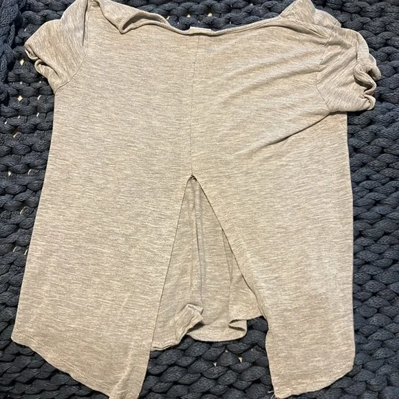 Grey Tee with Slit in Back - Picture 3 of 3